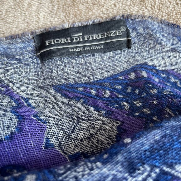Made in Italy light wool paisley scarf - Picture 3 of 3